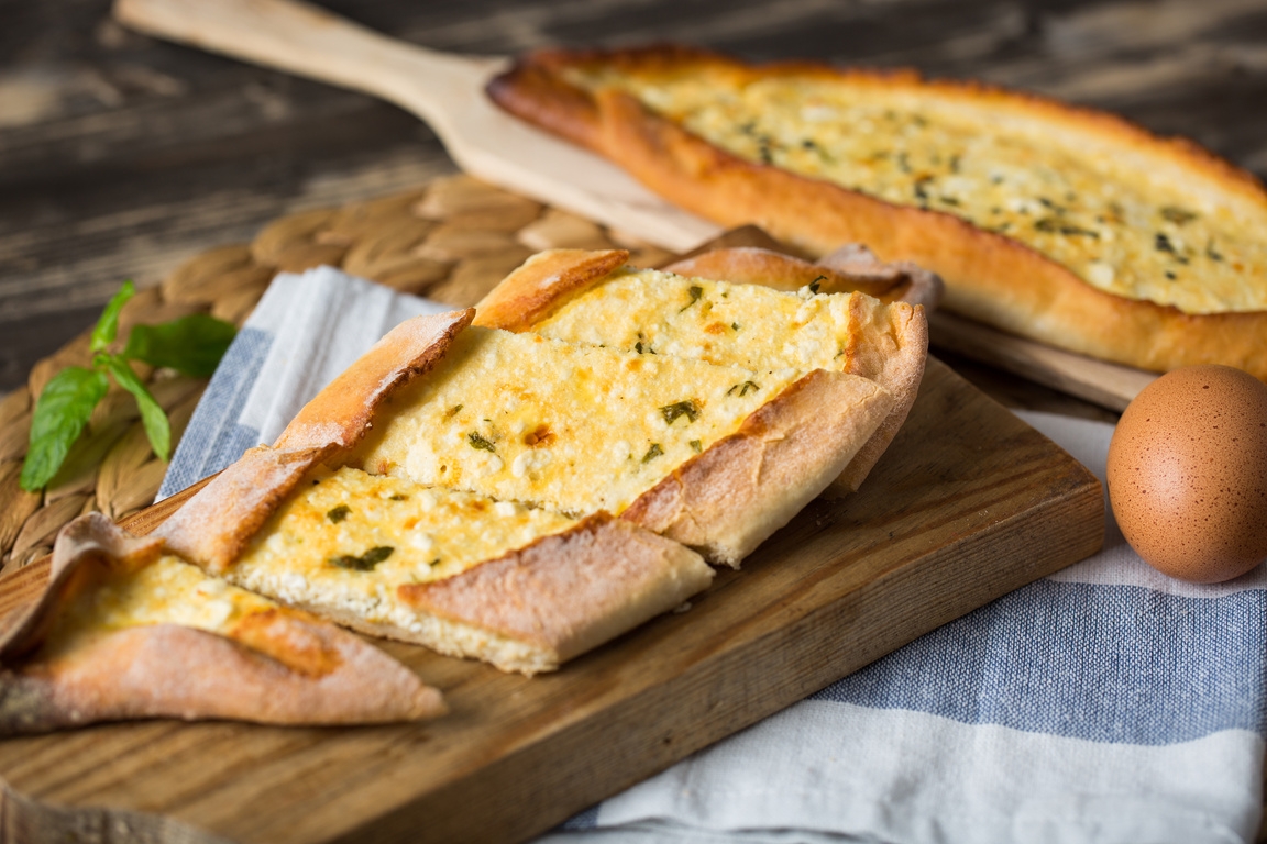 Kaşarlı Yumurtalı Pide